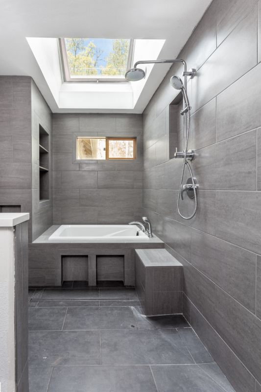 Space-Saving Alcove Tub
